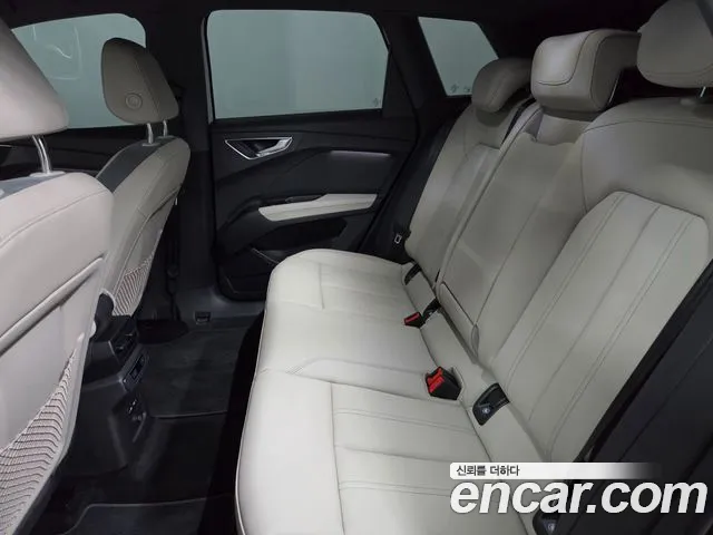 Audi Q4 e-tron — Фото автомобиля 11