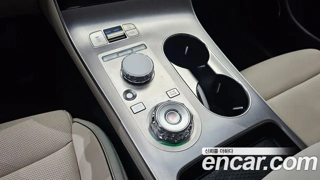 Genesis GV70 — Фото автомобиля 12