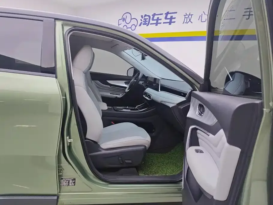 Venucia Venucia DaV DD-i 2023 110km iE Edition — Фото автомобиля 8
