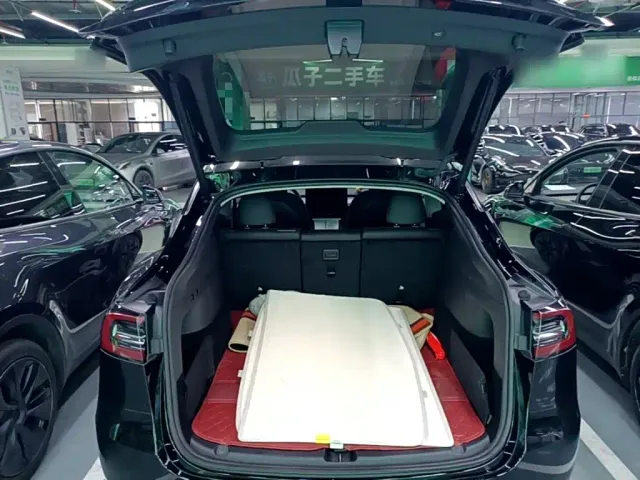 Tesla Model Y — Фото автомобиля 18