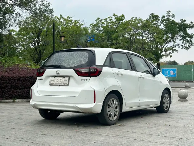 Honda Fit — Фото автомобиля 9
