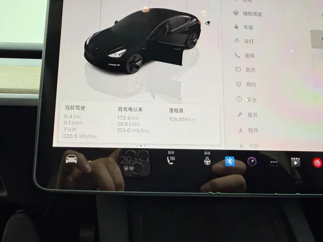 Tesla Model 3 — Фото автомобиля 16