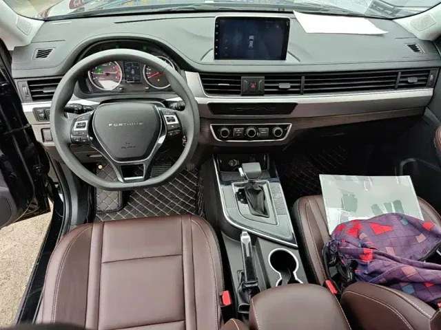 Forthing T5 — Фото автомобиля 9