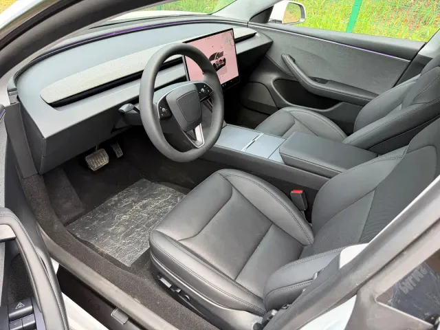 Tesla Model 3 — Фото автомобиля 3