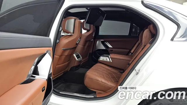 BMW 7 Series G70 — Фото автомобиля 18