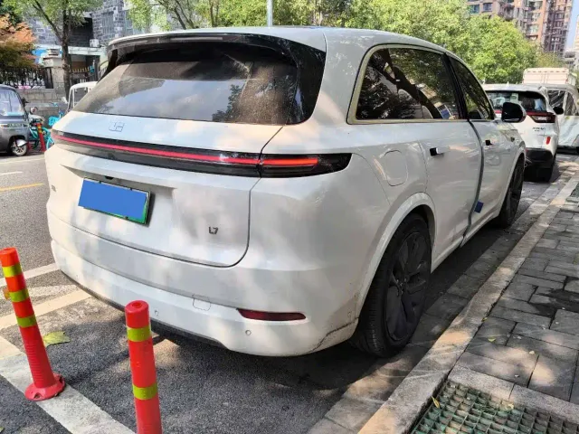 Li Auto L7 — Фото автомобиля 6