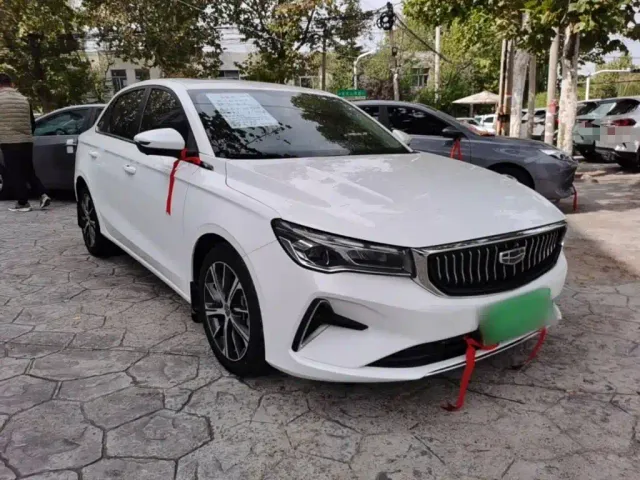 Geely Emgrand — Фото автомобиля 3