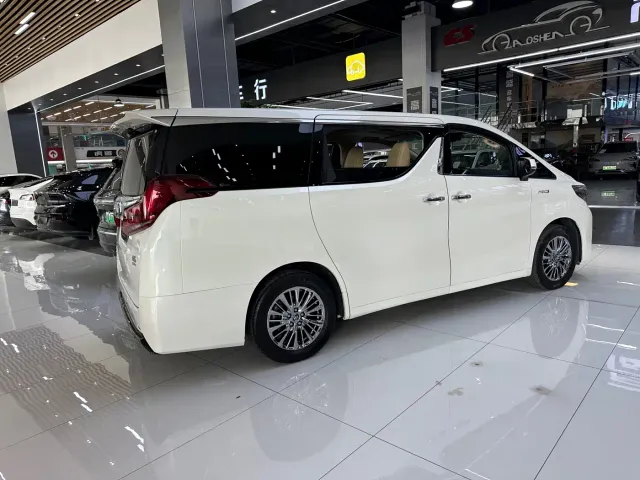 Toyota Alphard — Фото автомобиля 27