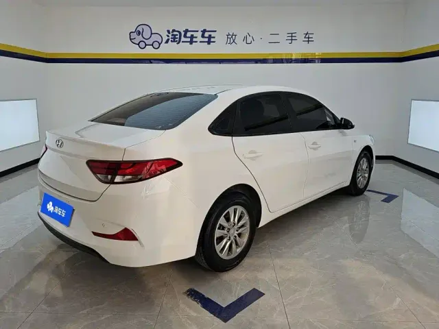Hyundai Elantra — Фото автомобиля 3