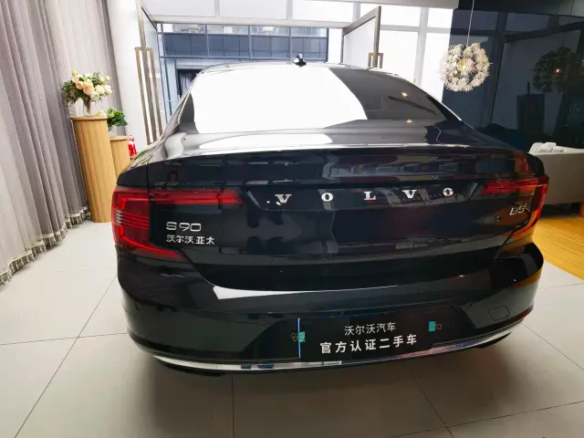 Volvo S90 — Фото автомобиля 5