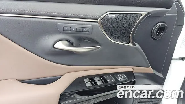 Lexus ES — Фото автомобиля 27