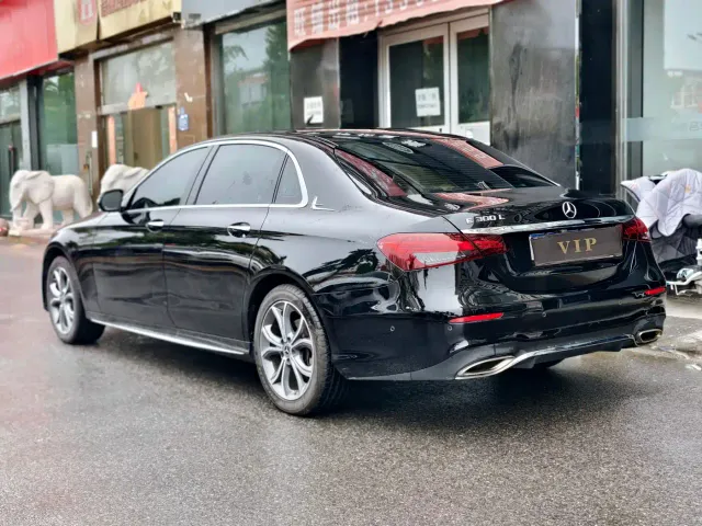 Mercedes-Benz E-Class — Фото автомобиля 3