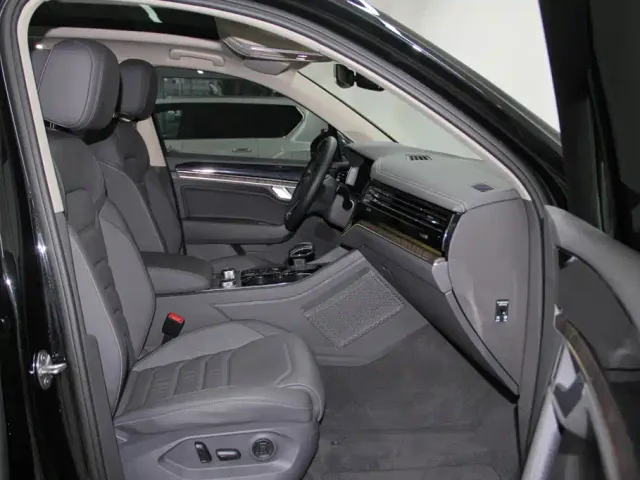 Volkswagen Touareg — Фото автомобиля 9