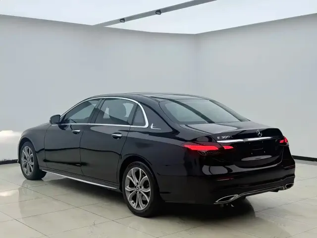 Mercedes-Benz E-Class — Фото автомобиля 10