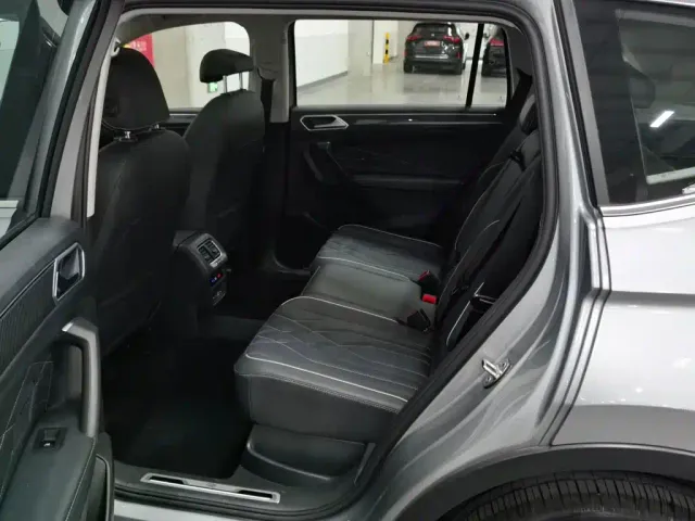 Volkswagen Tiguan L — Фото автомобиля 12