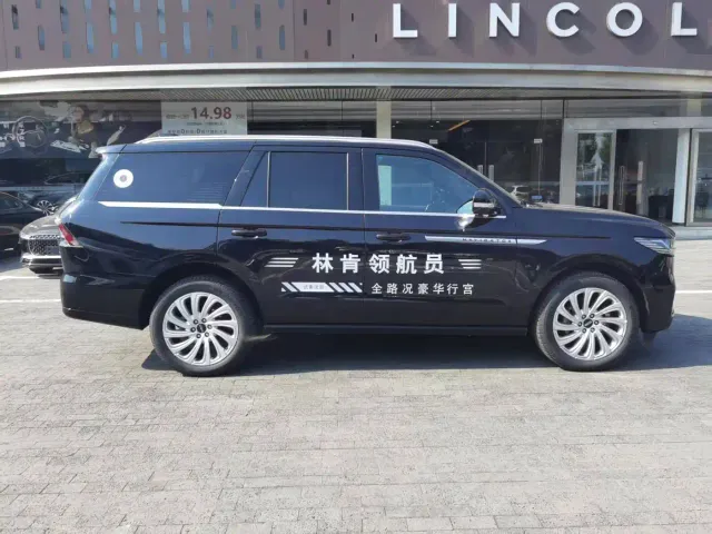 Lincoln Navigator — Фото автомобиля 9