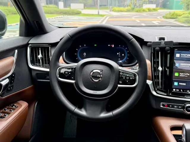 Volvo S90 — Фото автомобиля 7