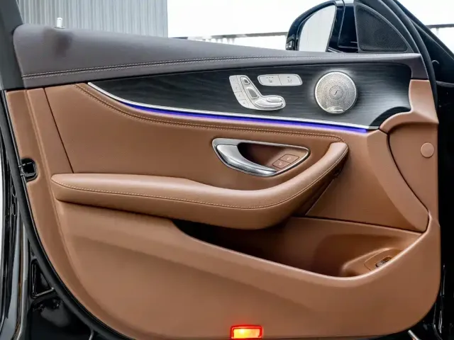 Mercedes-Benz E-Class — Фото автомобиля 21