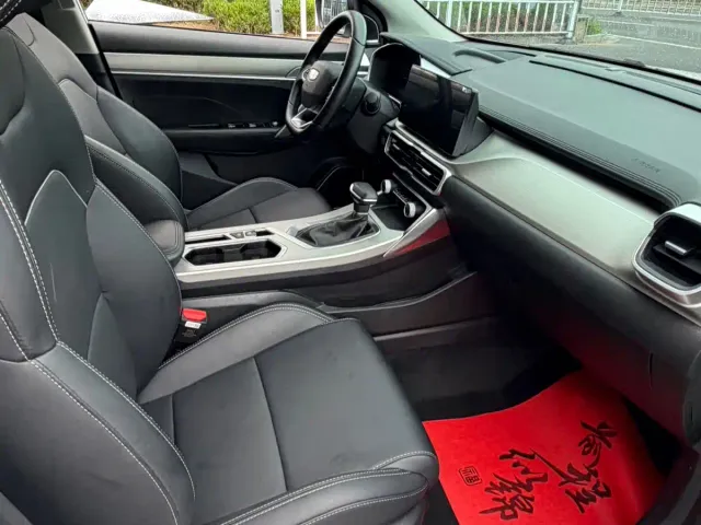 Geely Binyue — Фото автомобиля 12