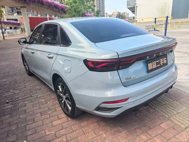 Geely Emgrand — Фото автомобиля 12
