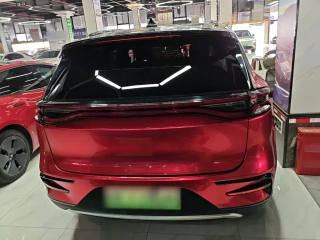 BYD Tang — Фото автомобиля 5