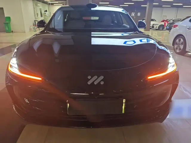 IM Motors L6 — Фото автомобиля 2