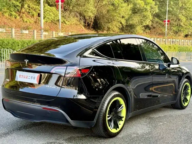 Tesla Model Y — Фото автомобиля 8