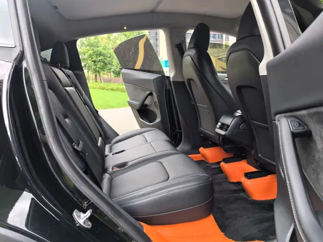 Tesla Model Y — Фото автомобиля 9