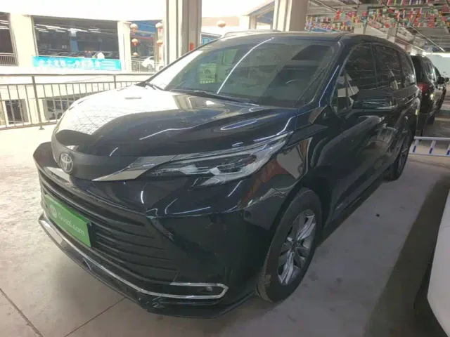 Фотография автомобиля — Toyota Sienna