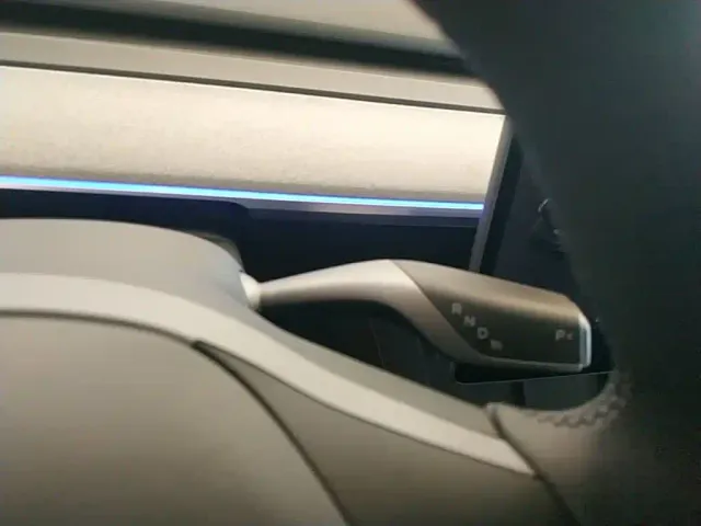 Tesla Model Y — Фото автомобиля 13