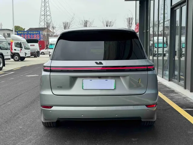 Li Auto L9 — Фото автомобиля 7