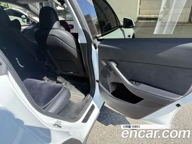 Tesla Model Y — Фото автомобиля 13