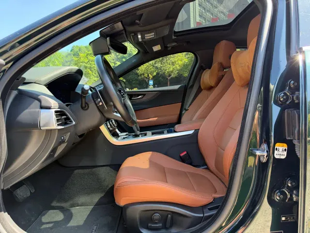 Jaguar XEL — Фото автомобиля 7