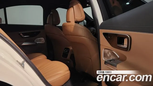 Mercedes-Benz E-Class — Фото автомобиля 13