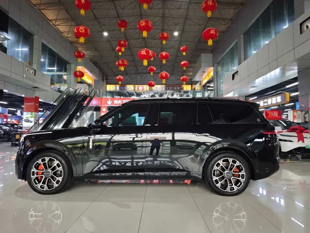 Lynk & Co 900 — Фото автомобиля 6
