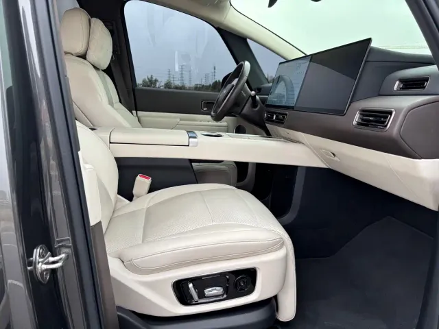Li Auto MEGA — Фото автомобиля 14