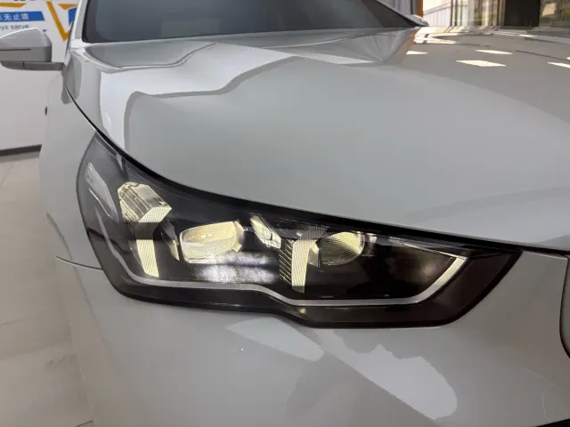 BMW 5 Series — Фото автомобиля 9