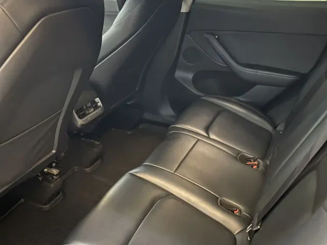 Tesla Model Y — Фото автомобиля 6