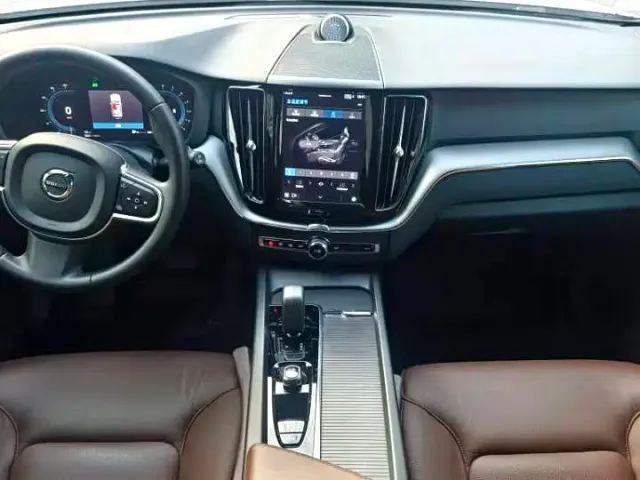 Volvo XC60 — Фото автомобиля 4