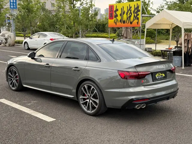 Audi S4 — Фото автомобиля 6