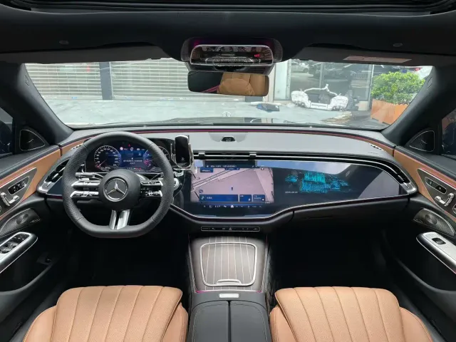 Mercedes-Benz E-Class — Фото автомобиля 3