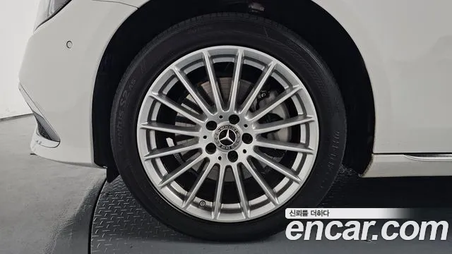 Mercedes-Benz E-Class — Фото автомобиля 5