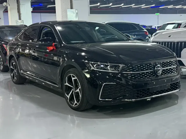 Volkswagen Passat — Фото автомобиля 2