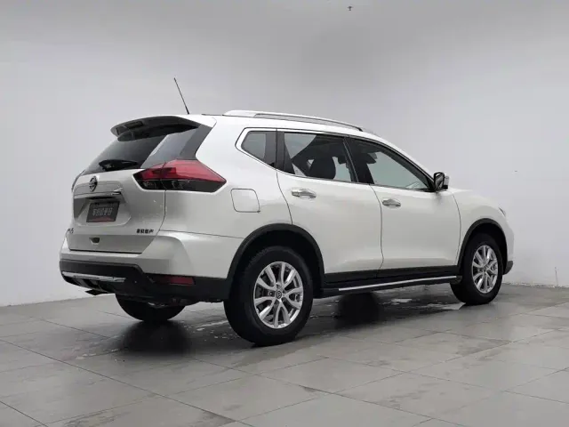 Nissan X-Trail — Фото автомобиля 2