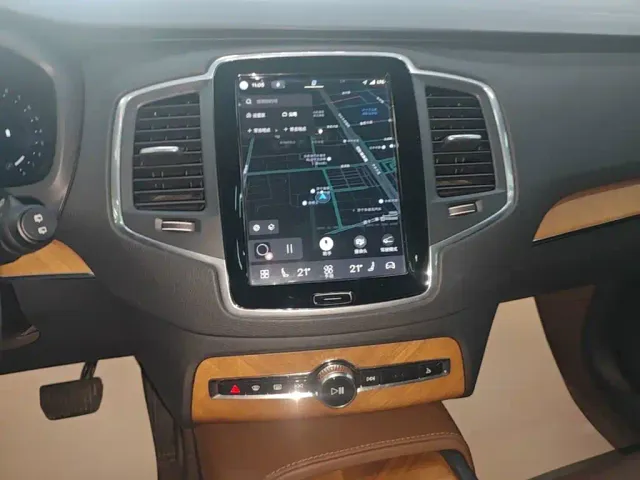 Volvo XC90 — Фото автомобиля 12