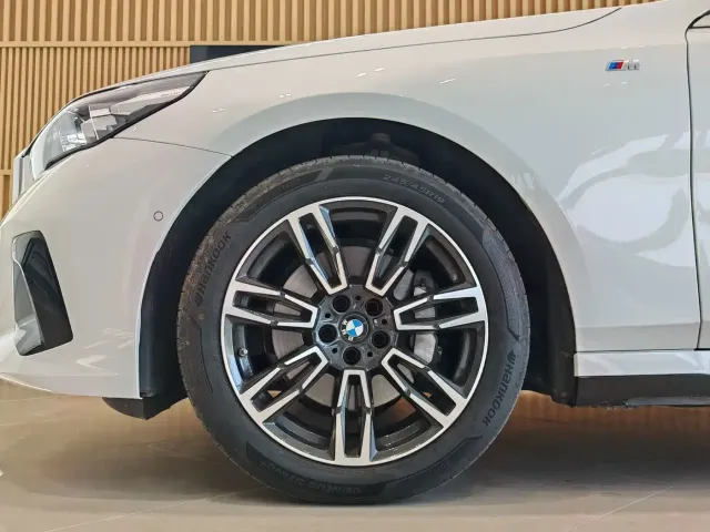 BMW 5 Series — Фото автомобиля 6