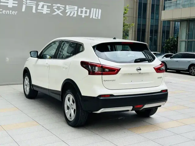 Nissan Qashqai — Фото автомобиля 16