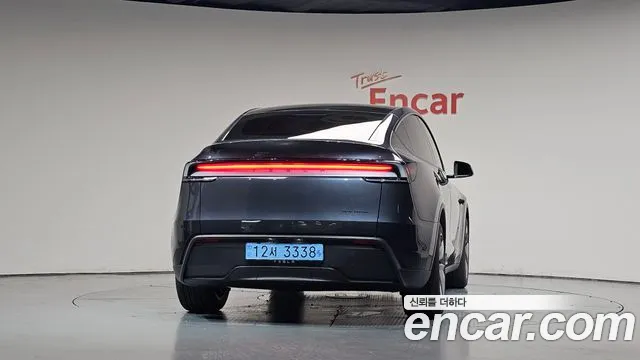 Tesla Model Y — Фото автомобиля 3