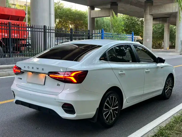 Roewe i5 — Фото автомобиля 4