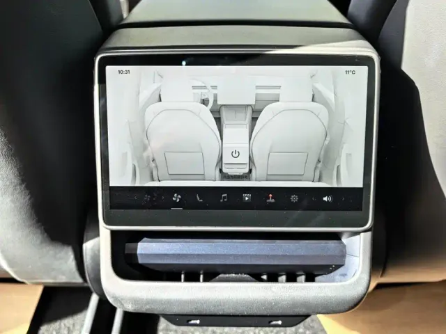 Tesla Model 3 — Фото автомобиля 12